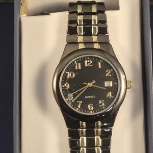 Black and Gold Quartz Men's Watch Needs battery